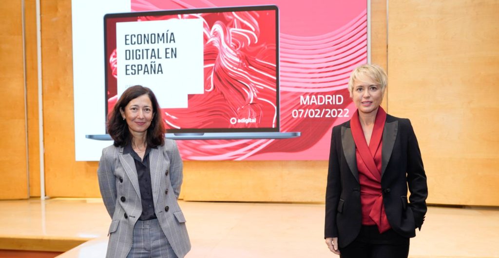 Carina Szpilka y Carme Artigas en el Espacio Bertelsmann